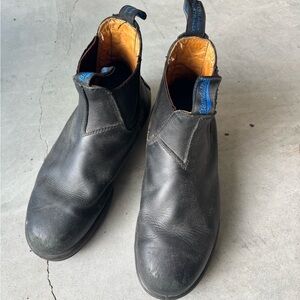 Blundstone Black Leather Chelsea Chukka Boots with Blue Pull Tabs